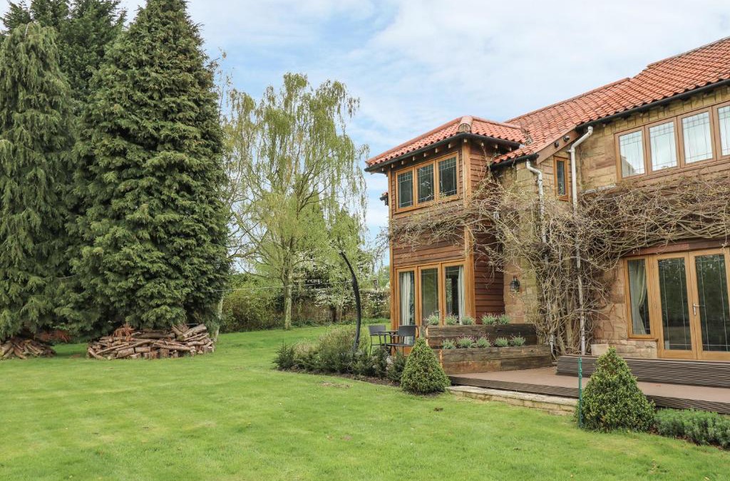 Cuckney House | Pond View
