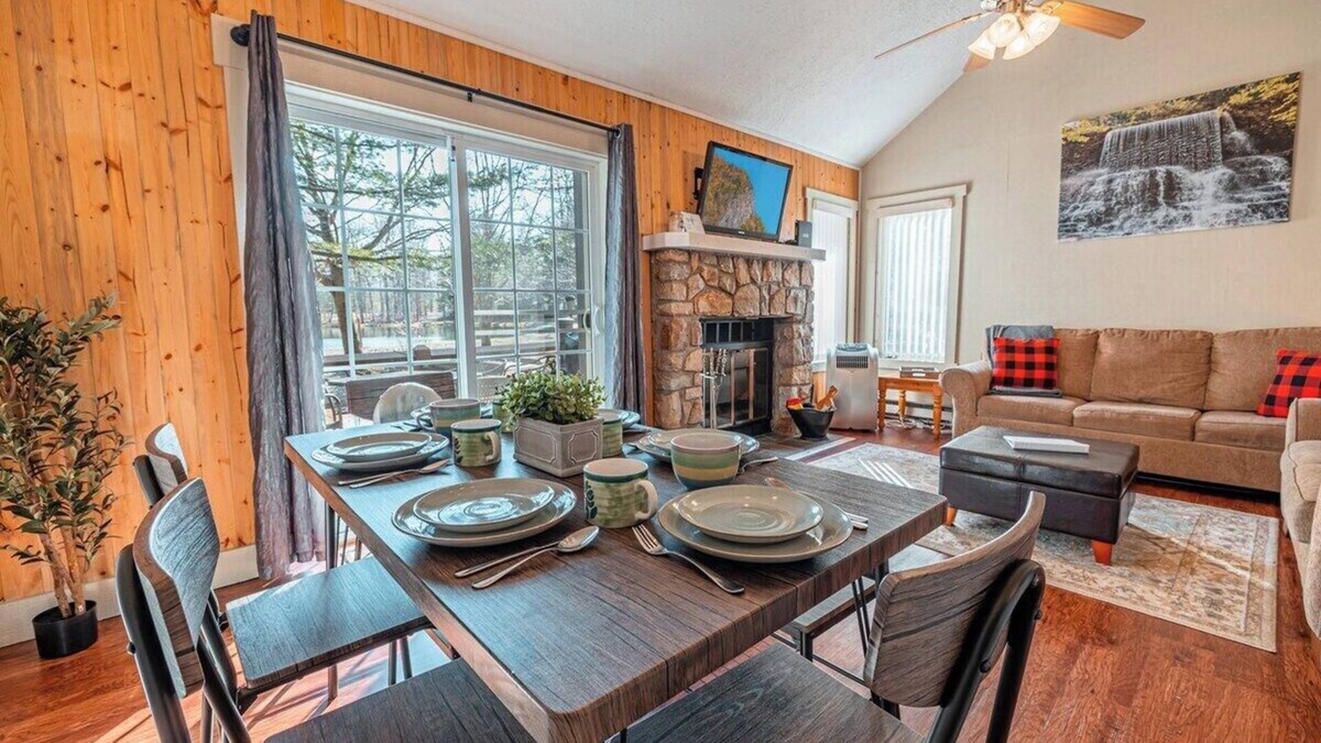 White Haven House | Pond View with FREE Big Boulder Club Access and Fireplace
