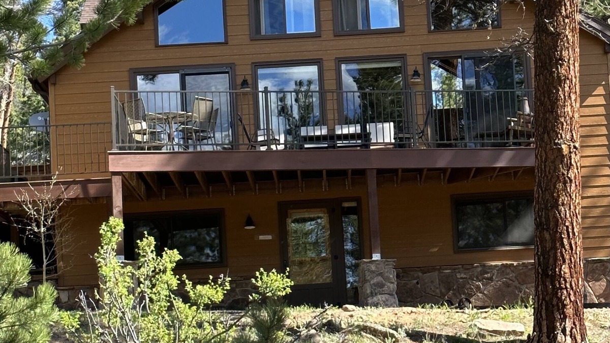 Allenspark House | Ponderosa Cabin is just Minutes from Rocky Mountain National Park and Wild Basin