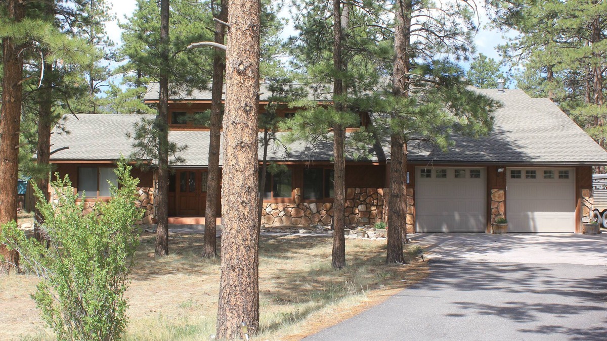Ponderosa Pines House | Ponderosa Pines Lodge, Beautiful and Spacious Home, Pet friendly, sleeps 13