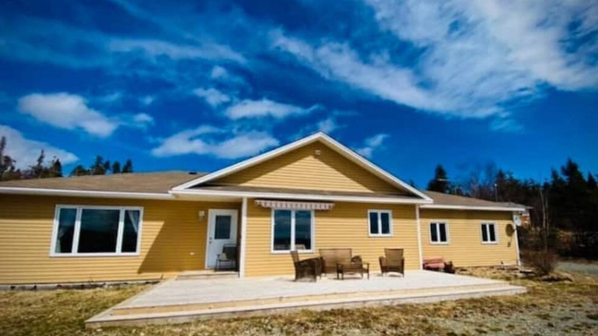 Cape Broyle House | Pondside Three Bedroom Cottage