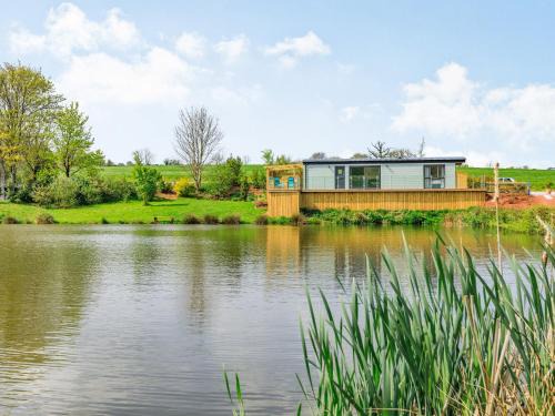 Bradninch House | Ponsford Ponds - Goosedown Lodge