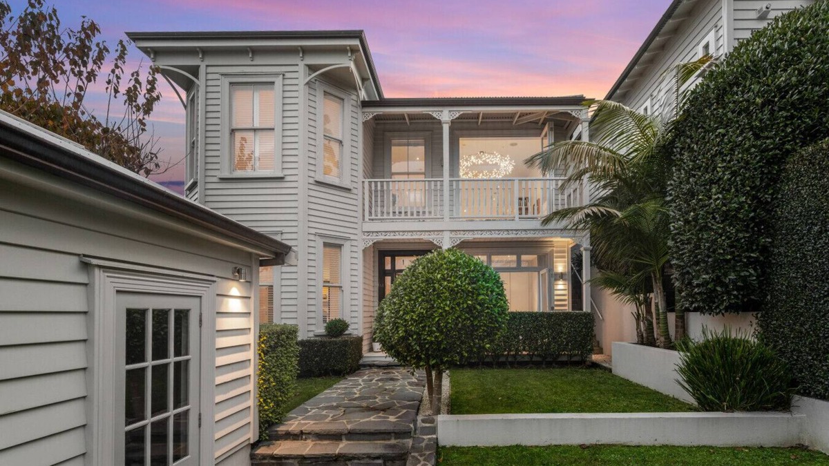 Freemans Bay Villa | Ponsonby Oasis I 3BR, Carpark