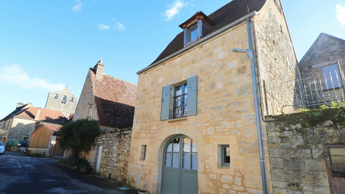 Domme House | Pontcarral - beautiful village house recently renovated to high standards