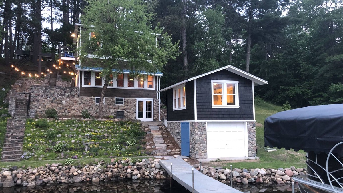 Pequot Lakes Cabin | PONTOON BOAT INCLUDED early May thru early October. Quaint cabin on Sibley Lake.