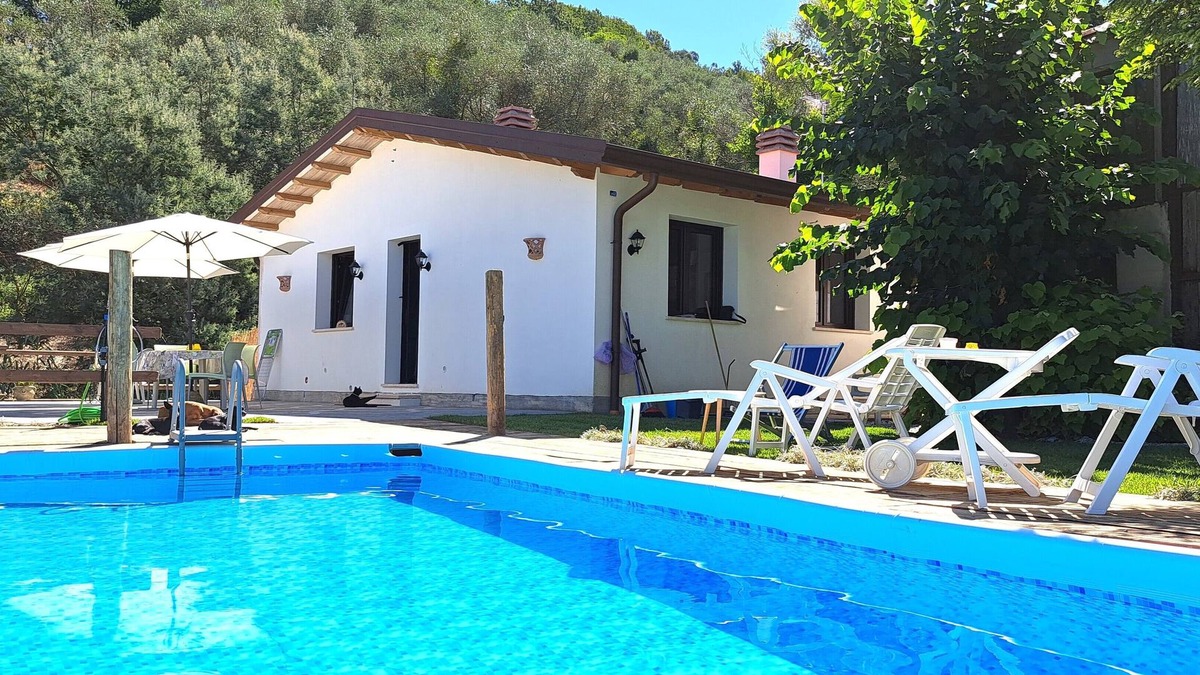 Stiava Villa | Pony's Cottage in Tuscan hills facing the sea