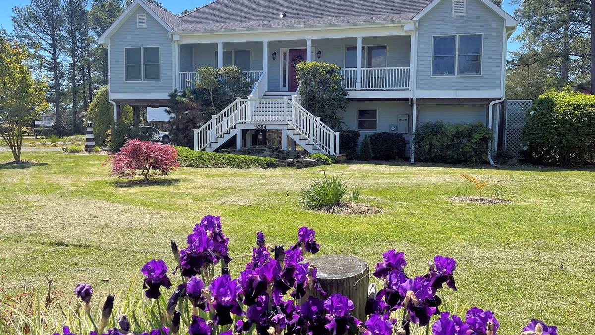 Deep Hole House | PonyTime - 4BR WATERFRONT home in Oyster Bay. Dock,decks,Hot Tub,NO LINENS