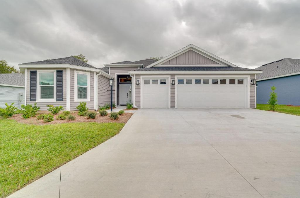 Okahumpka House | Pool Access and Screened Patio Home in The Villages