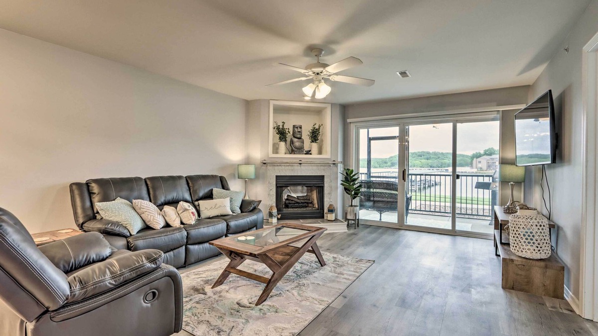 Camdenton Condo | Pool Access & Lake Views: Camdenton Condo