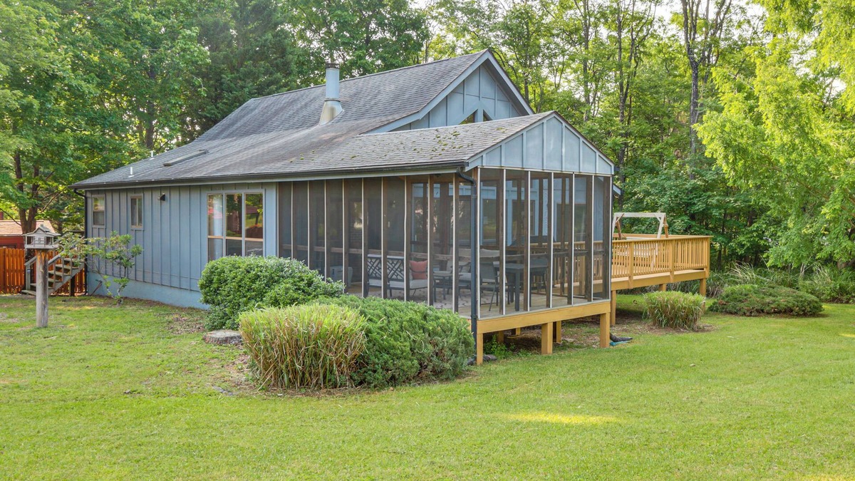 The Woods Cabin | Pool Access: Peaceful Cabin in The Woods Resort!