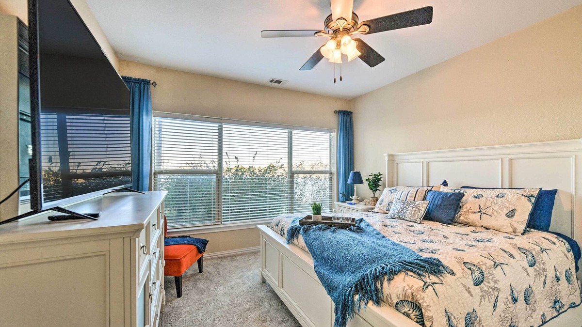 Eureka Apartment | Pool Access + Views: Richland-Chambers Studio!