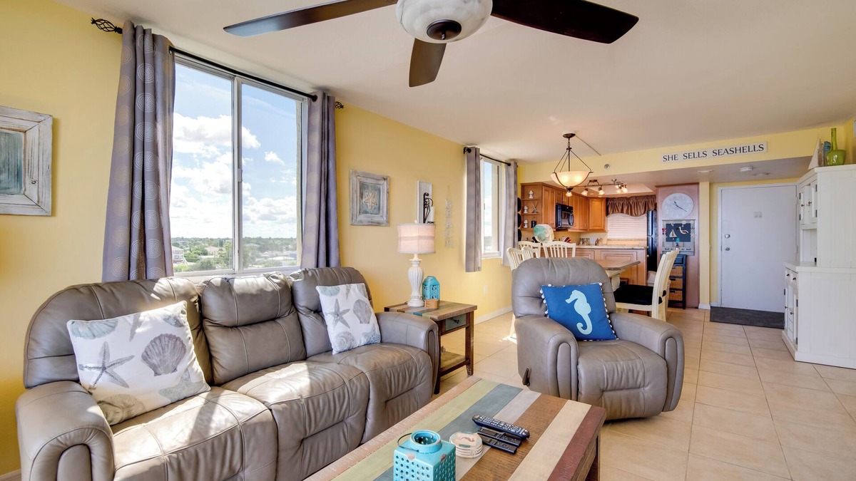 Hudson Condo | Pool Access: Waterfront Hudson Condo!