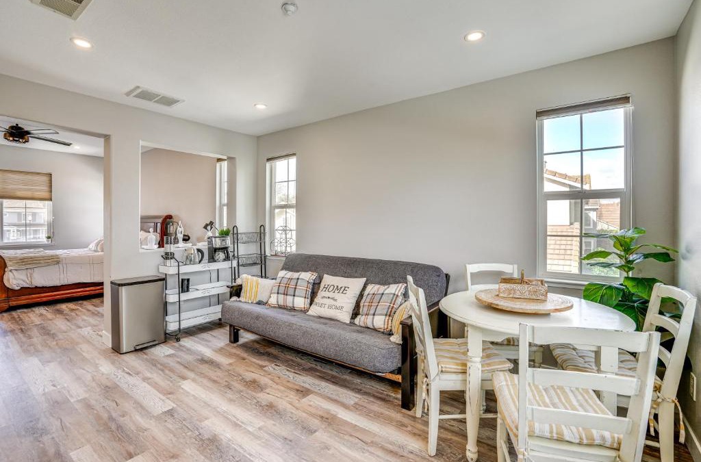 Brentwood Apartment | Pool and Hot Tub Access Brentwood Getaway!