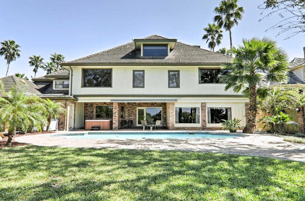 Harlingen House | Pool and Hot Tub Lakefront Harlingen Home