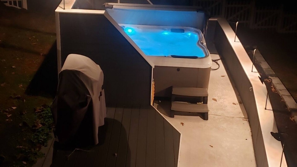Greenwood House | Pool and Hot Tub on the Lake