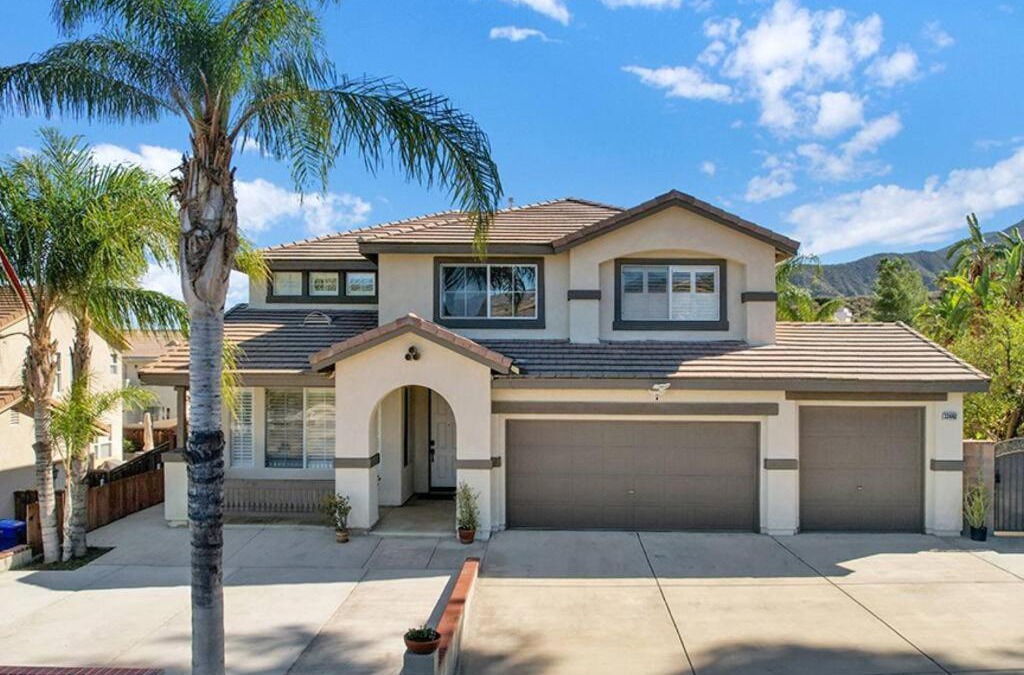 Lake Elsinore House | Pool-BBQ-View-Balcony-Fireplace-King-Garage-WD