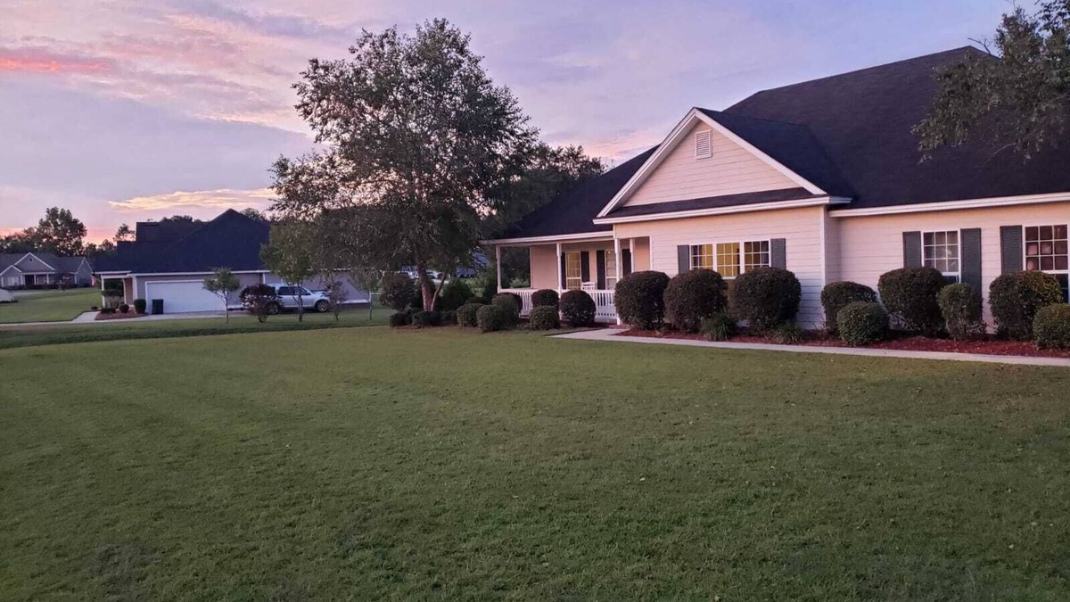 Valdosta House | Pool/Bon Fires at Cul-De-Sac 4 Bedroom/3 Bath Getaway. Close to Wild Adventures