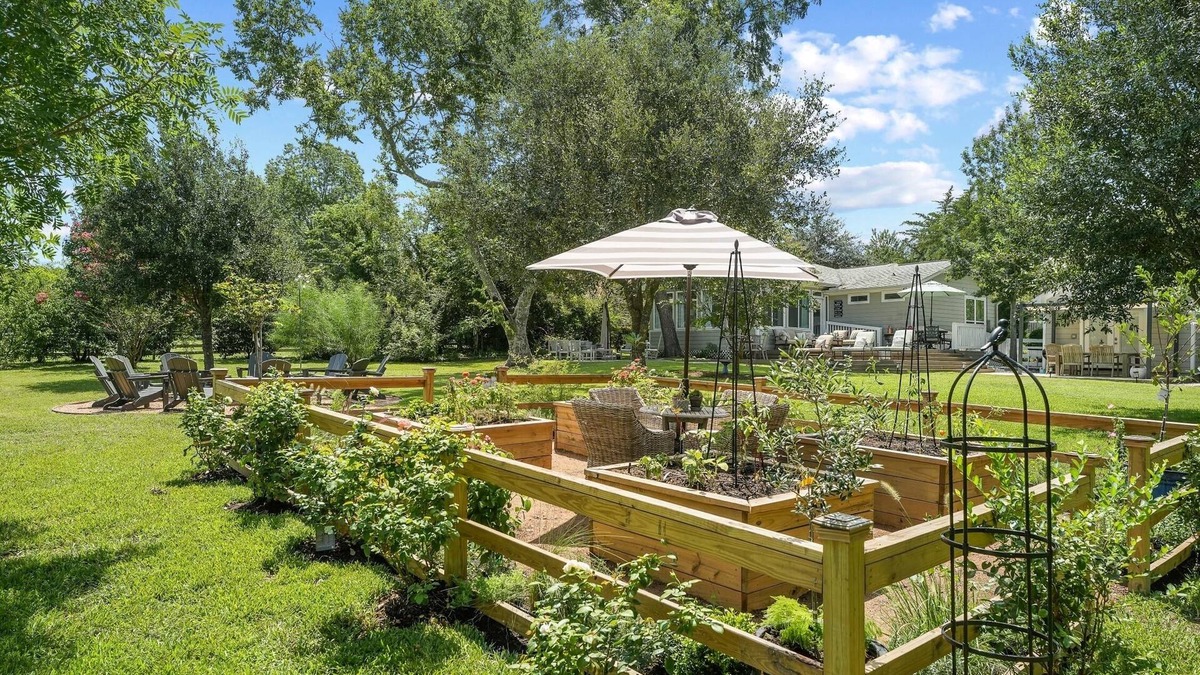 Montgomery Cottage | POOL COMING SOON! Charming Cottage on Acreage Lot, Short Walk to Historic Town,