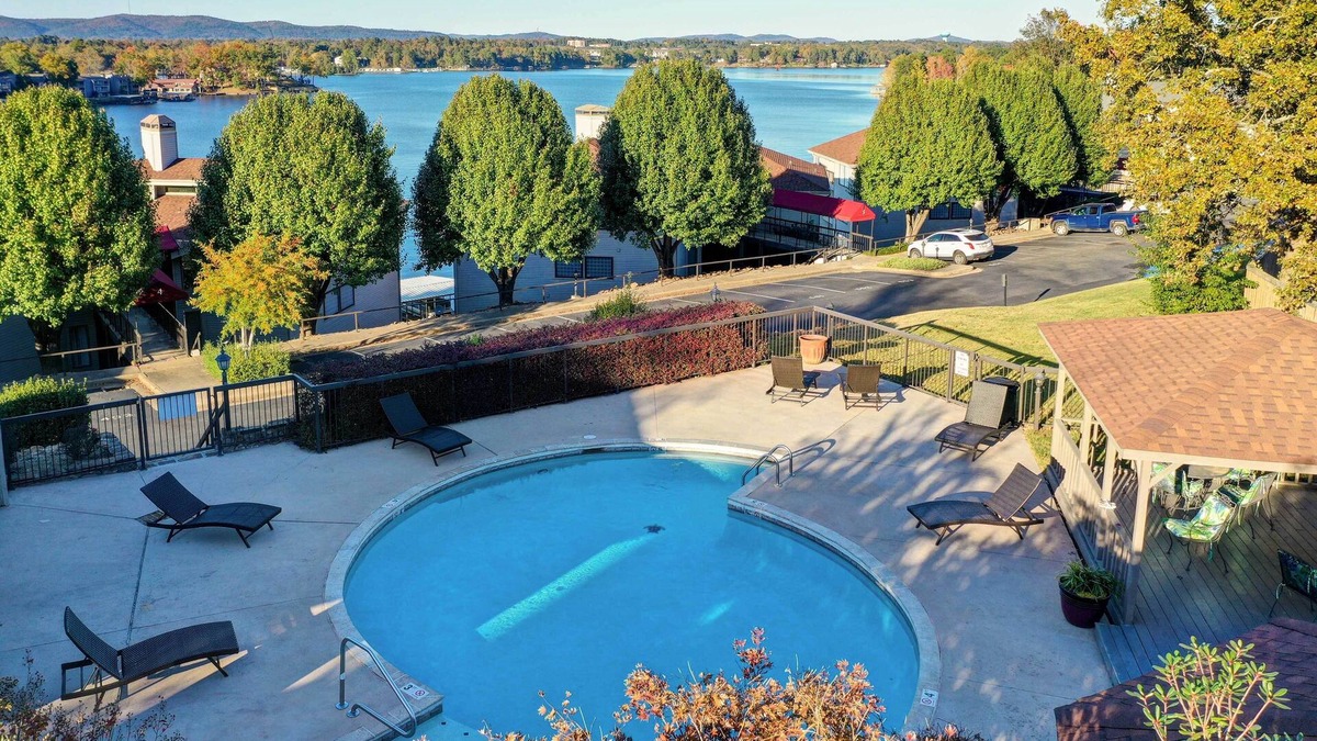 Lake Hamilton Apartment | Pool & Dock Access: Lakefront Hot Springs Condo!