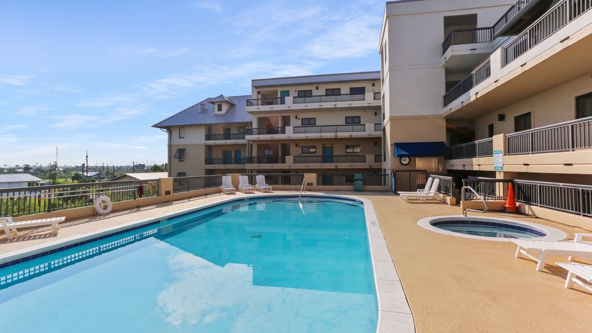 Mexico Beach Business Center Condo | Pool, Elevator, Beachview ~ Club at Mexico Beach 2C