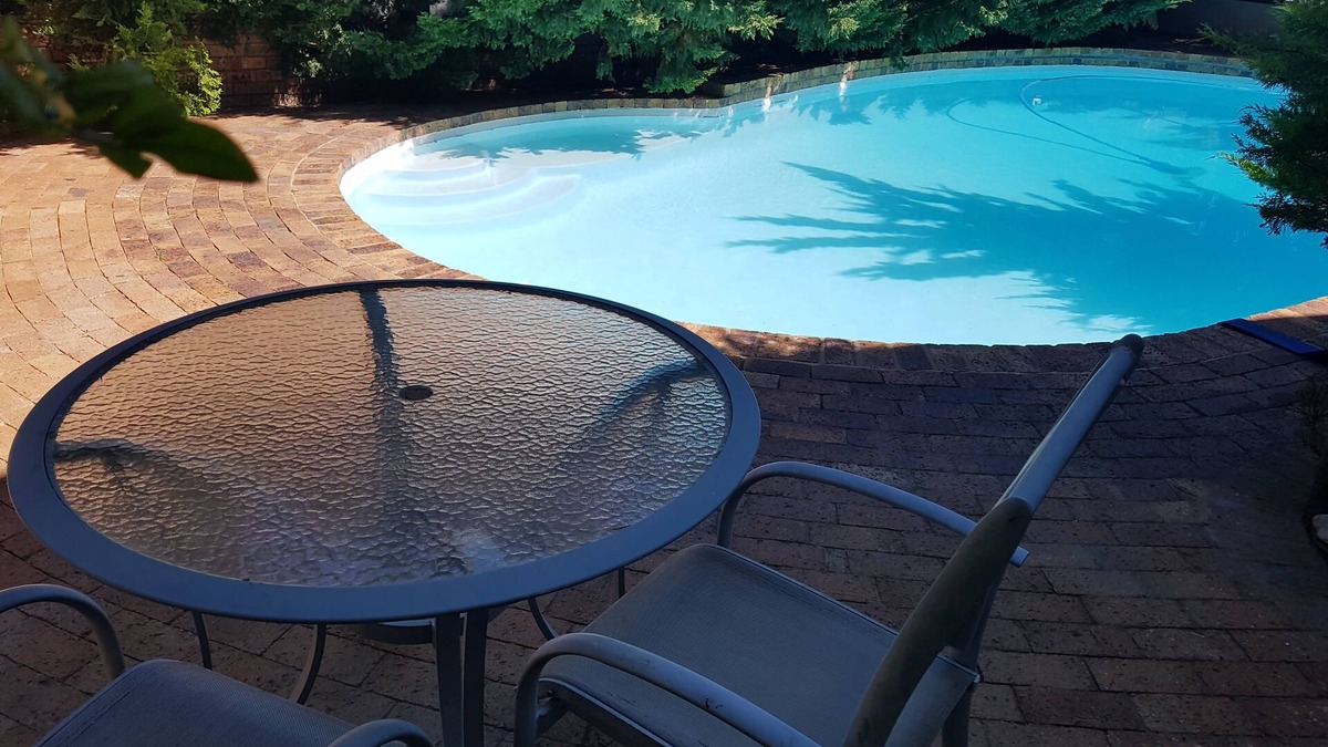 Hout Bay House | Pool-facing Bedsitter with own entrance/sleeps 1 adult