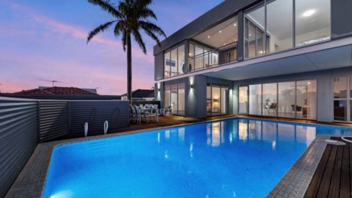 Yokine House | Pool, Family & Group entire house