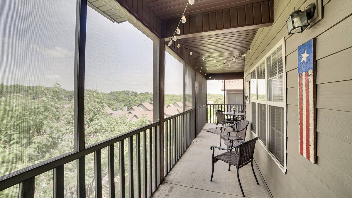 Branson West Condo | Pool & Fishing Lake Access: Branson West Condo