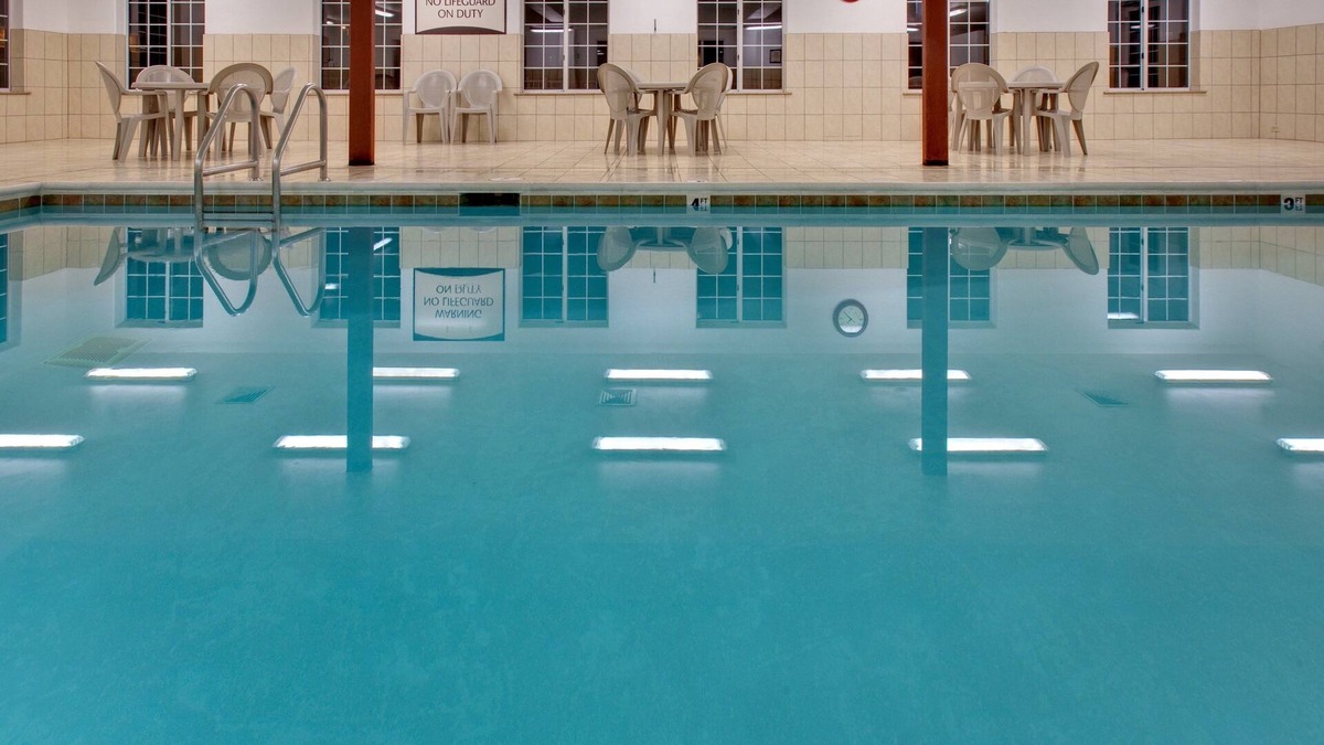 Rockford Apartment | Pool. Free Breakfast. Near Midway Village Museum!