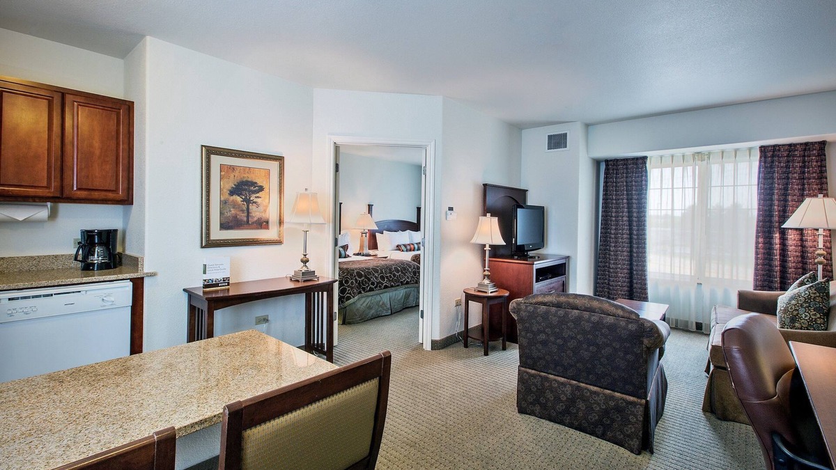 Rockford Condo | Pool. Free Breakfast. Your Next Vacation!