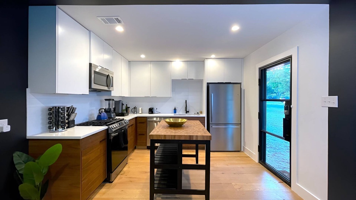 MLK House | Pool Home Encore Rainey Street-6 Minute Drive