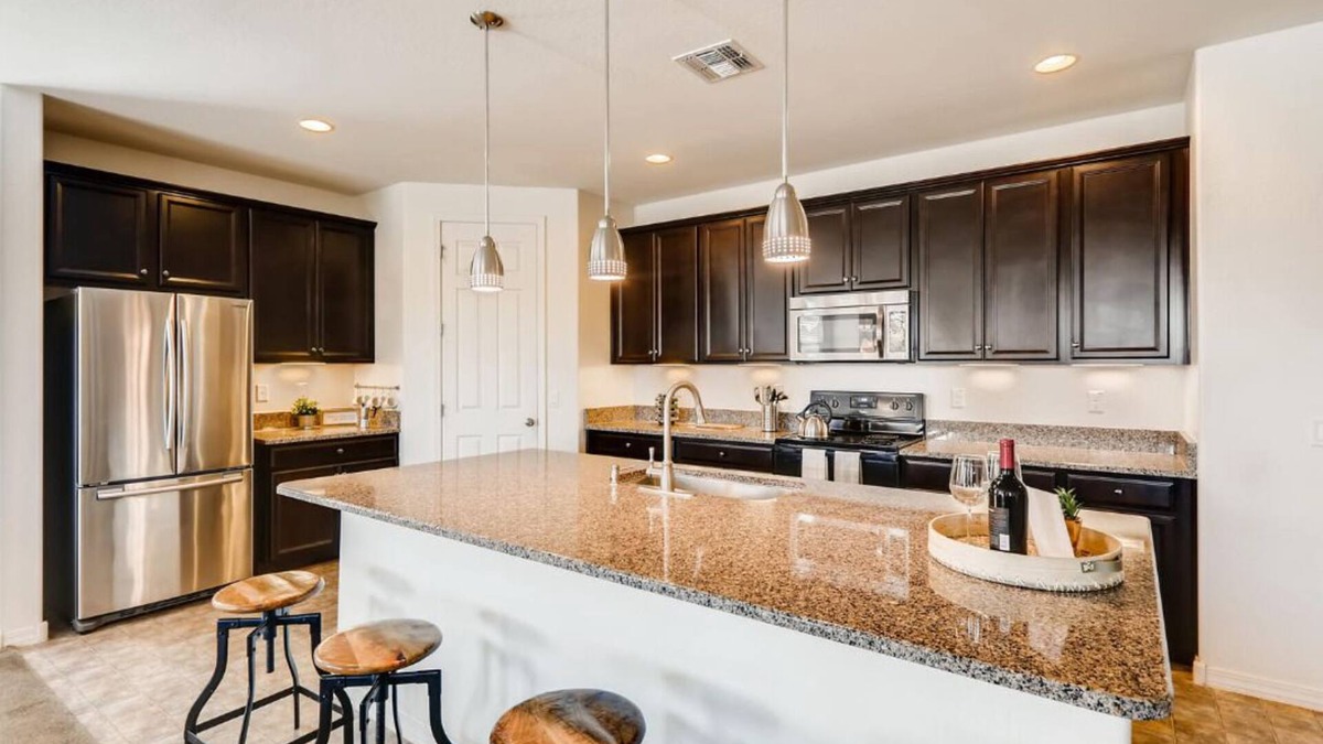 Laveen House | Pool Home~Sleeps 9~FIRE PIT~Near it All~BBQ~55”TV