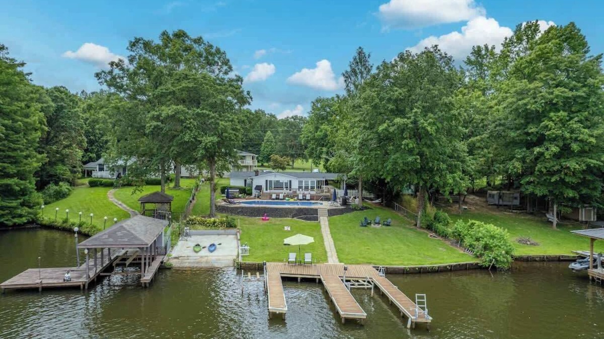 Hardwick House | Pool, Hot tub, Kayaks, Mini Golf, + Boat Slip