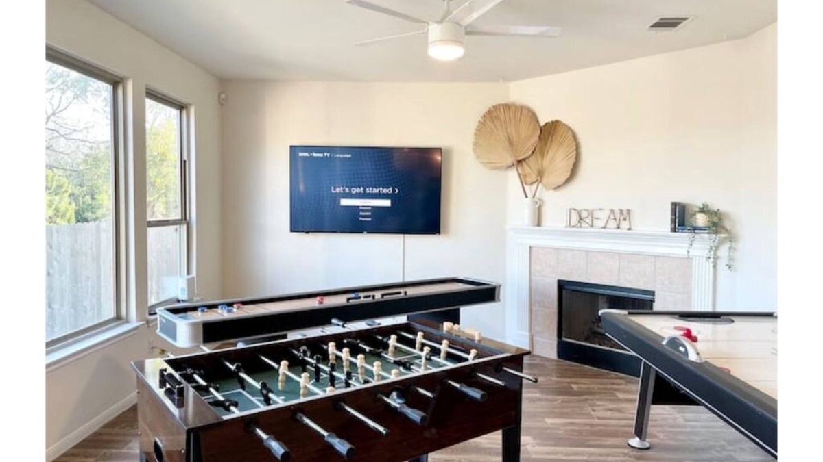 Pflugerville House | Pool/hot tub LUXE HUGE 4Rrms 10Beds Game rm near Kalahari!
