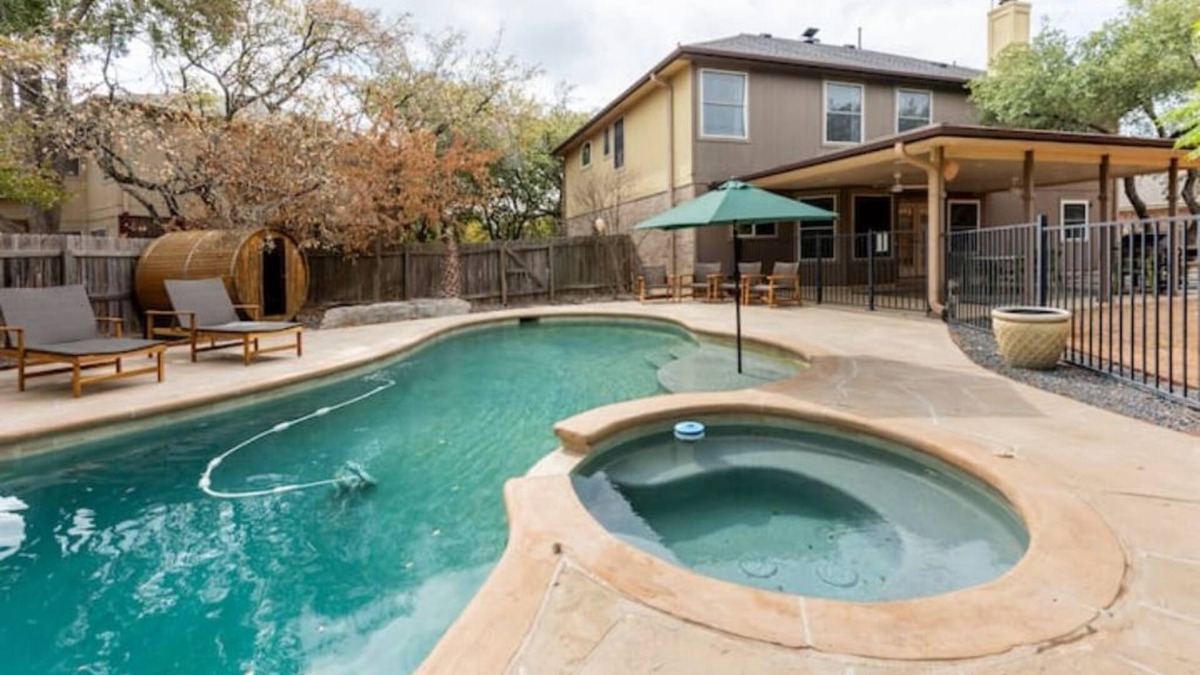 Deer Park At Maple Run House | Pool-Hot Tub-Putting Green-Sauna-Arcade-Oasis