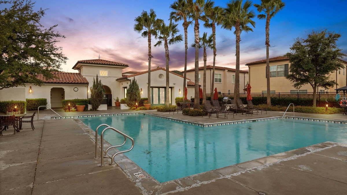 Santa Clarita House | Pool & Hot Tub Retreat 12 mins from Magic Mountain