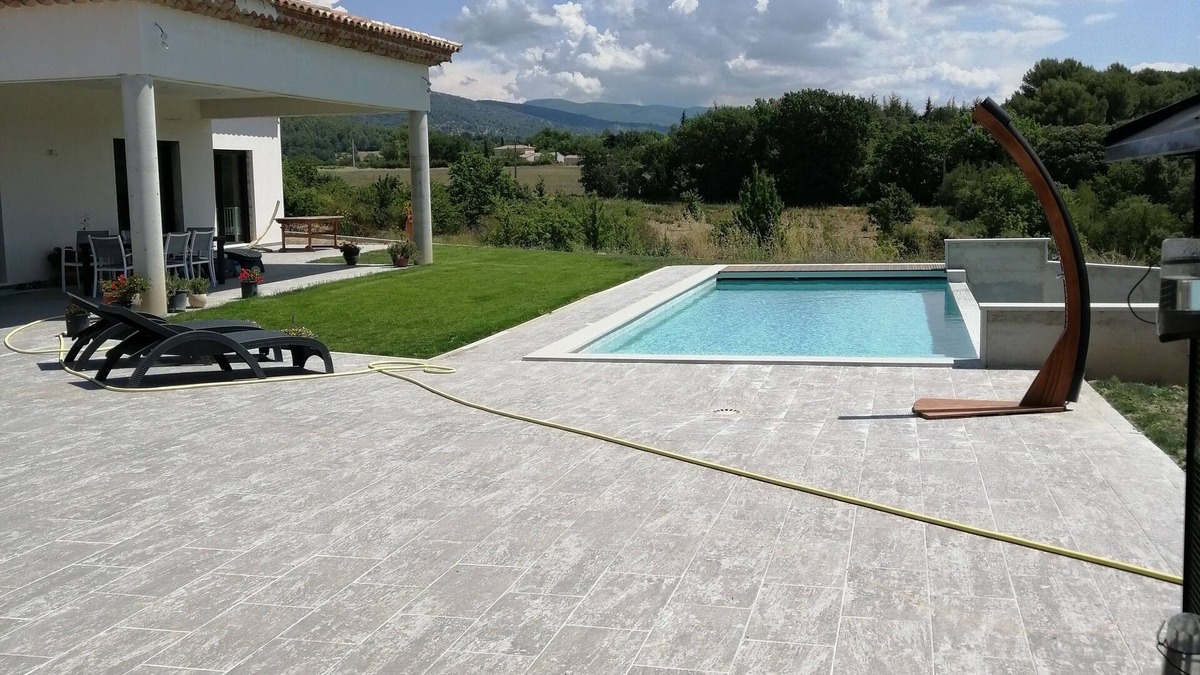 Puget House | Pool house in a large property at the foot of the Luberon mountains