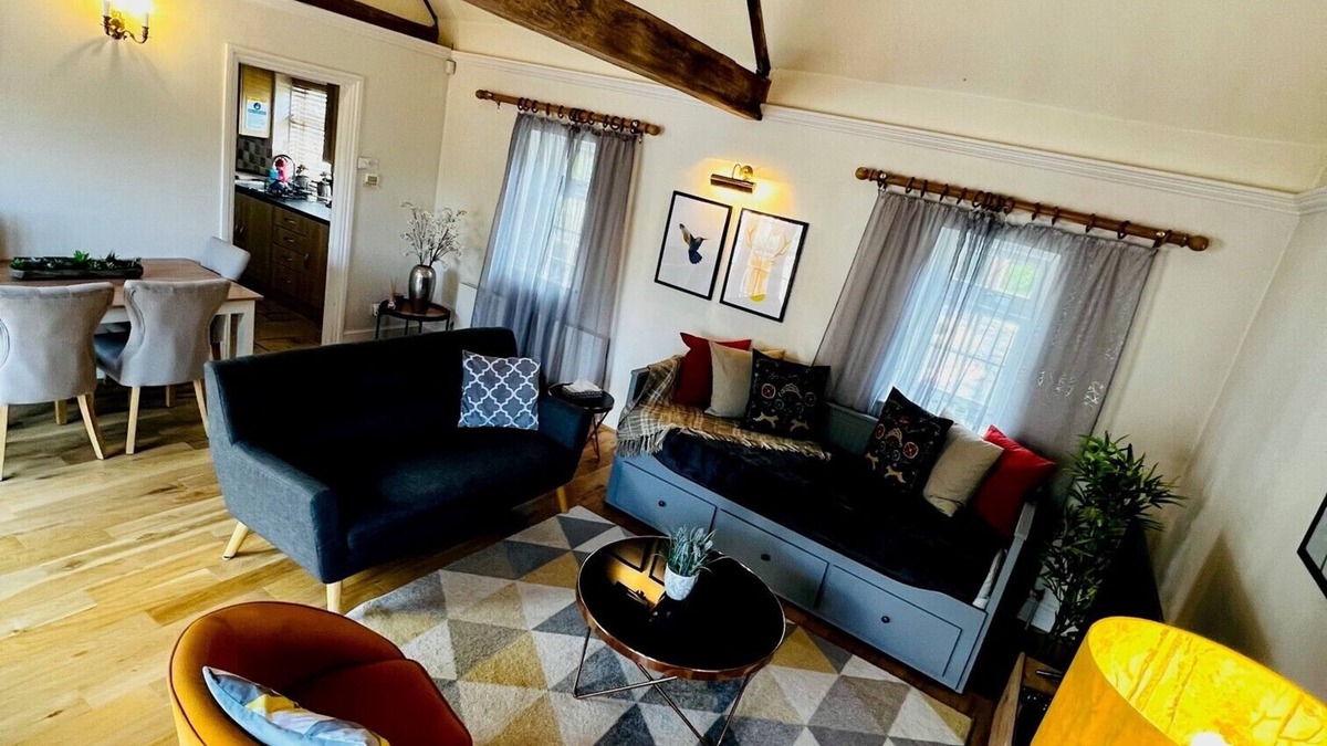 Guildford Apartment | Pool House Whitmoor Farm