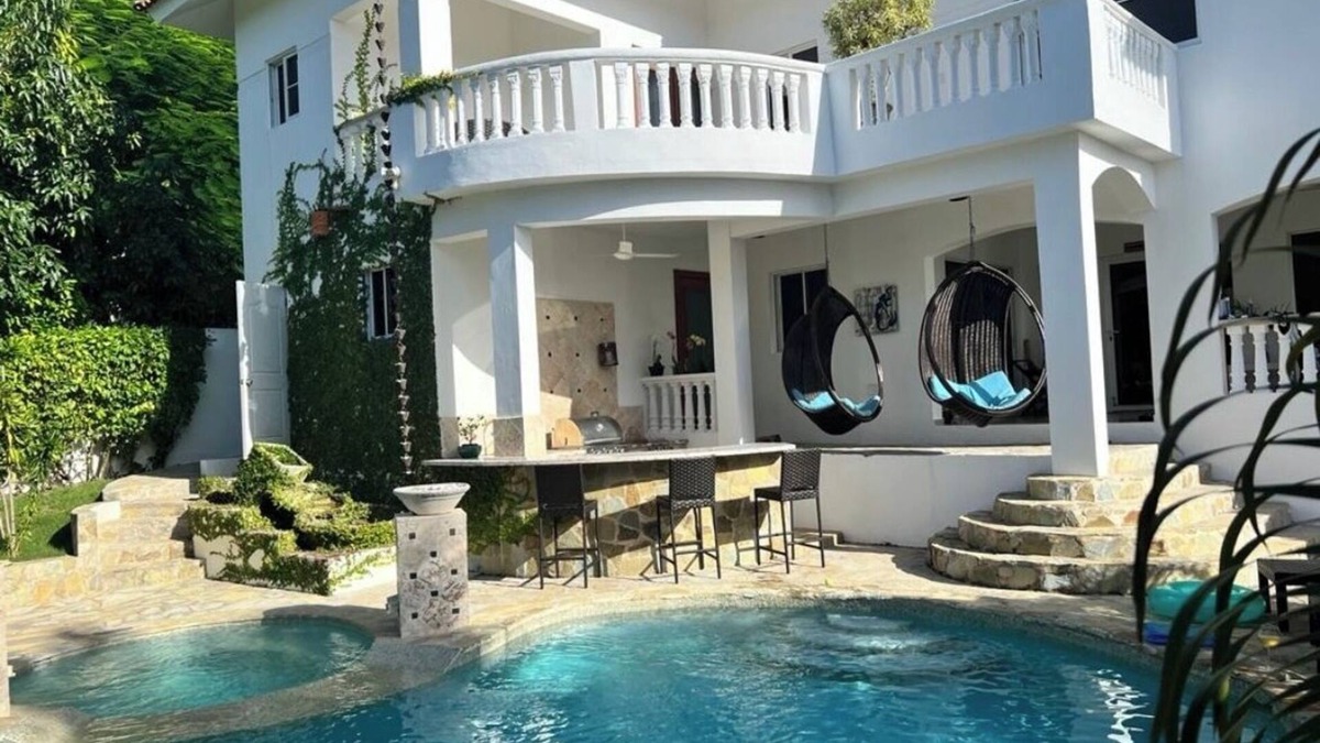 Urbanizacion Tavarez House | Pool Jacuzzi & Tropical Oasis Yard With Fruit Trees