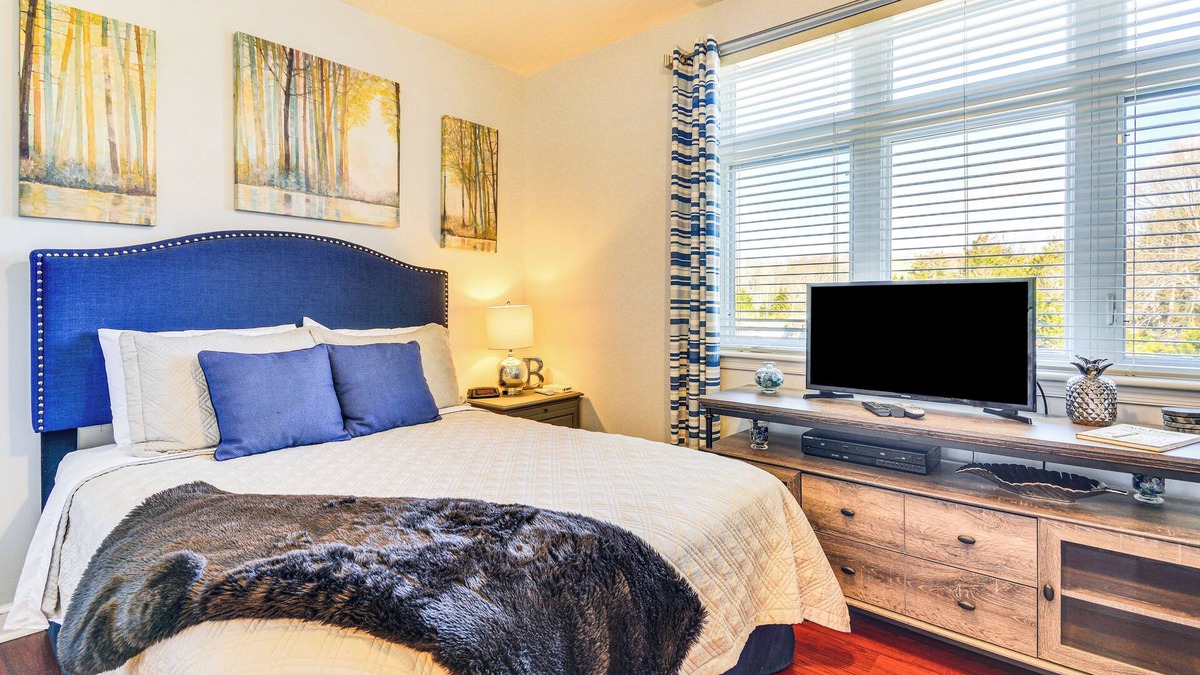 Huddleston Apartment | Pool & Lake Access: Mariners Landing Resort Studio