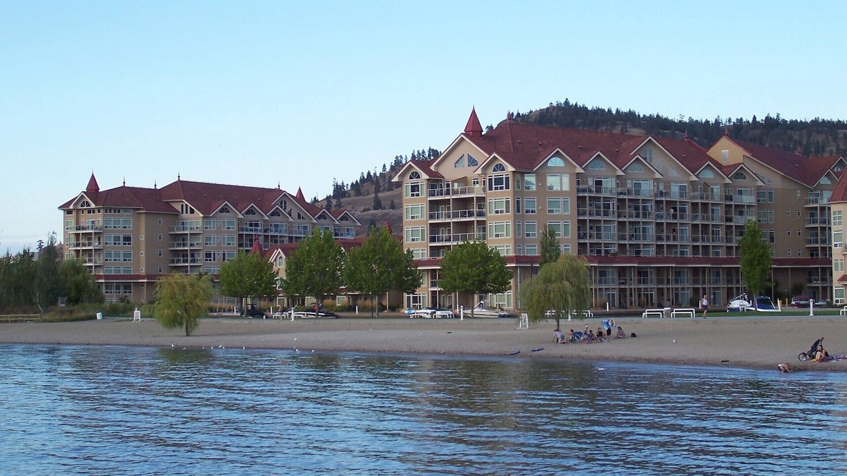 North End Condo | Pool & Mountain Views with mid morning to late afternoon sunshine