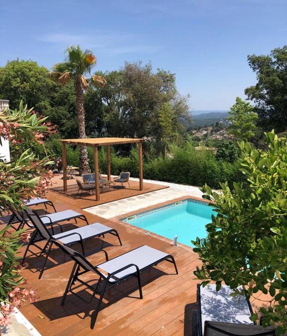 Mont Barbat Apartment | Pool Oasis with Mountain Views