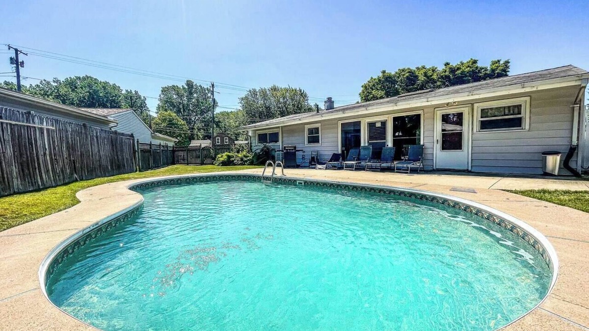 Huron House | POOL OPEN! 15 Minutes to Cedar Point