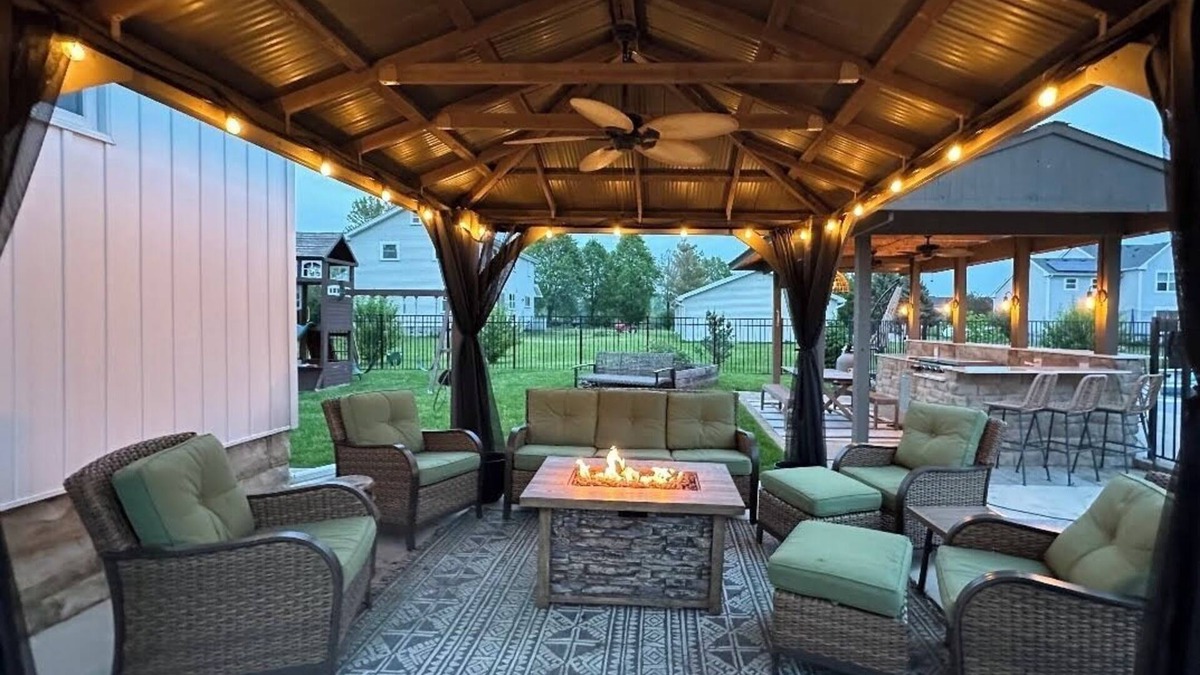 Fox Valley Other | Pool Outdoor Grill + Bar Playground 3 king beds 2 Ovens Fire table