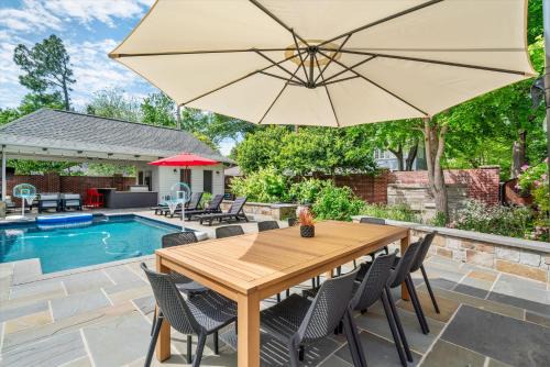 Central Gardens House | Pool Outdoor TV Fire Pit Game Room