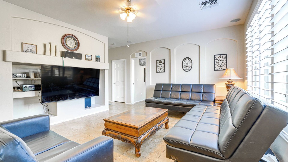 San Tan Valley House | Pool & Patio: San Tan Valley Getaway!