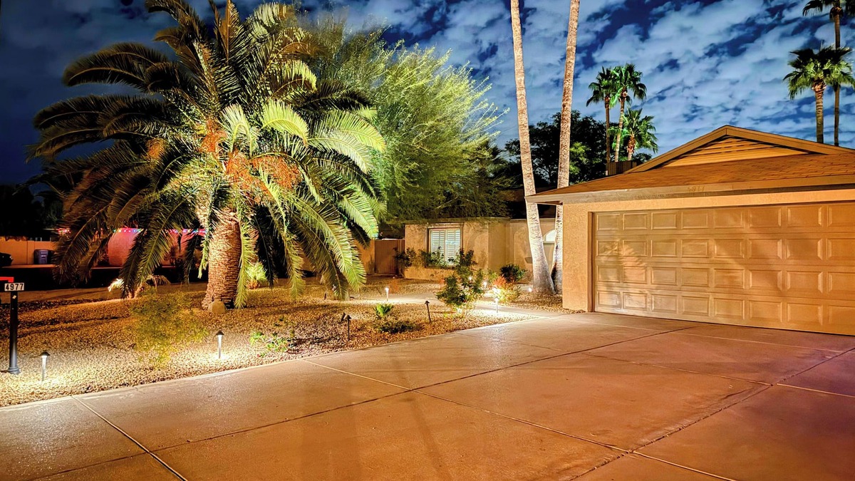 Paradise Valley Village Cottage | Pool & Putting Green: Central Scottsdale Home!