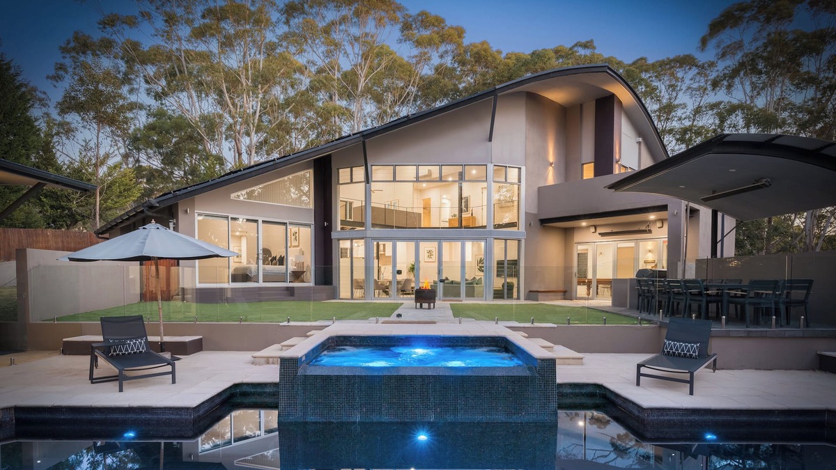 Mount Elliot House | Pool, Sauna and heated Spa (from Sep to May)