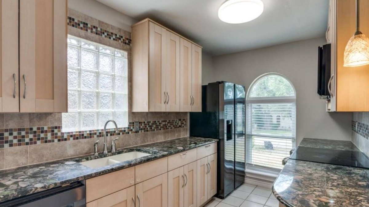 Northeast Carrollton House | Pool, Sauna & Wellness Retreat
