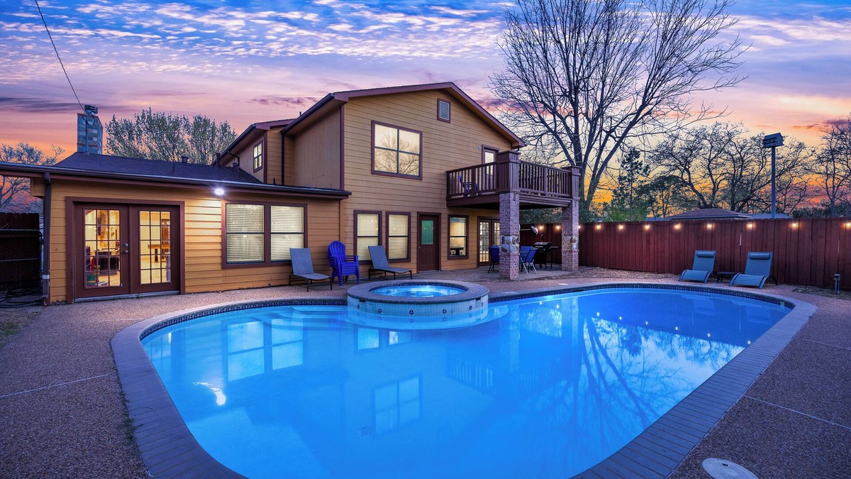 Irving House | Pool/Spa, 2 Game Rooms, 6 Bedrooms, 6 Bathrooms