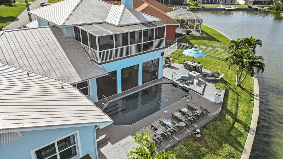 Cape Coral House | Pool, Spa, Sunsets, Kayaks, Bikes, Fishing gear